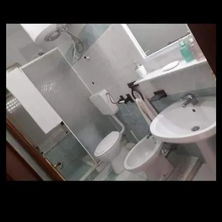 Rose E Mauris Lejlighed *